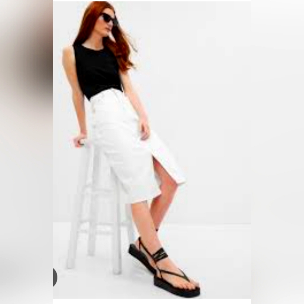 Gap Denim white skirt sz 26/2